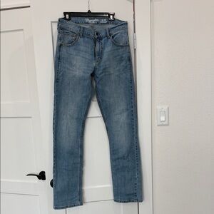 Wrangler Men's Classic Light Blue Straight Jeans